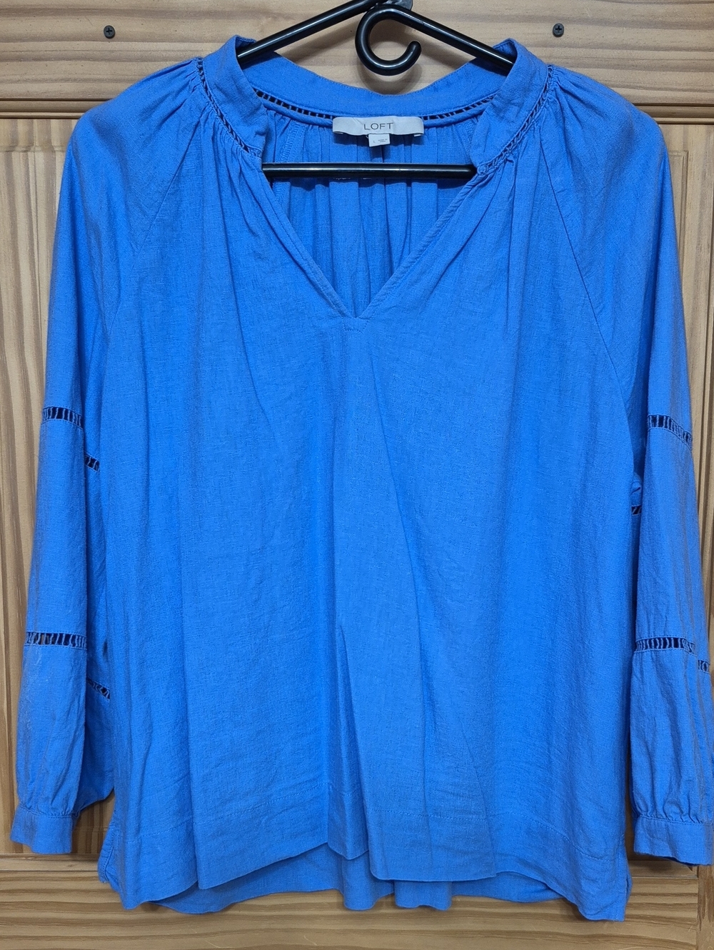 LOFT Blue linen/viscose Ladder Stitch Trim V-Neck Blouse Long Sleeve Size L